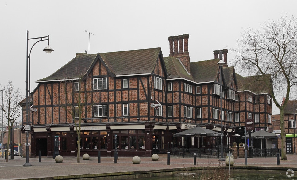 107-115 The Parade, Watford to rent - Primary Photo - Image 1 of 1