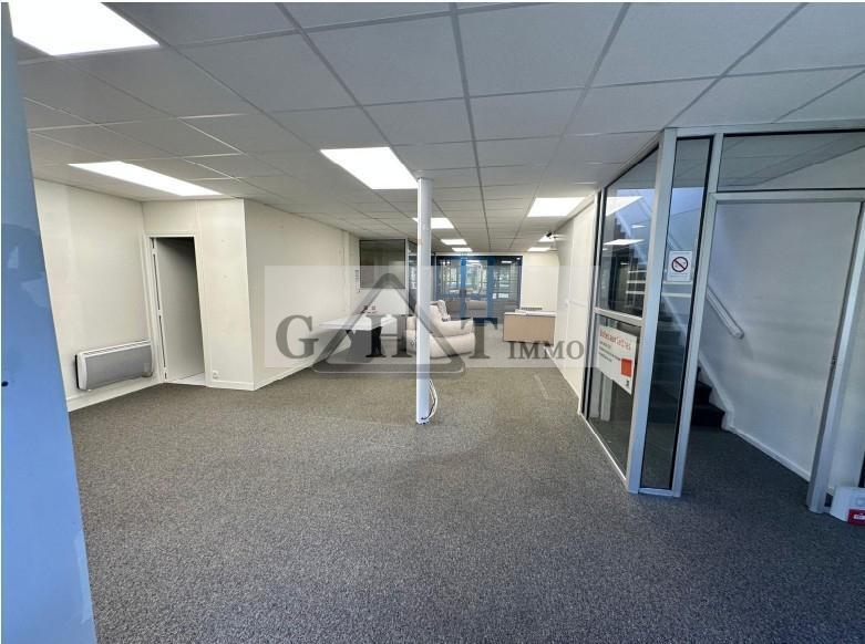 Industrial in Croissy-Beaubourg for sale - Interior Photo - Image 2 of 2