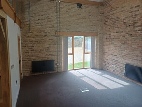 Dovecote Yard, Peterborough to rent Interior Photo- Image 1 of 2