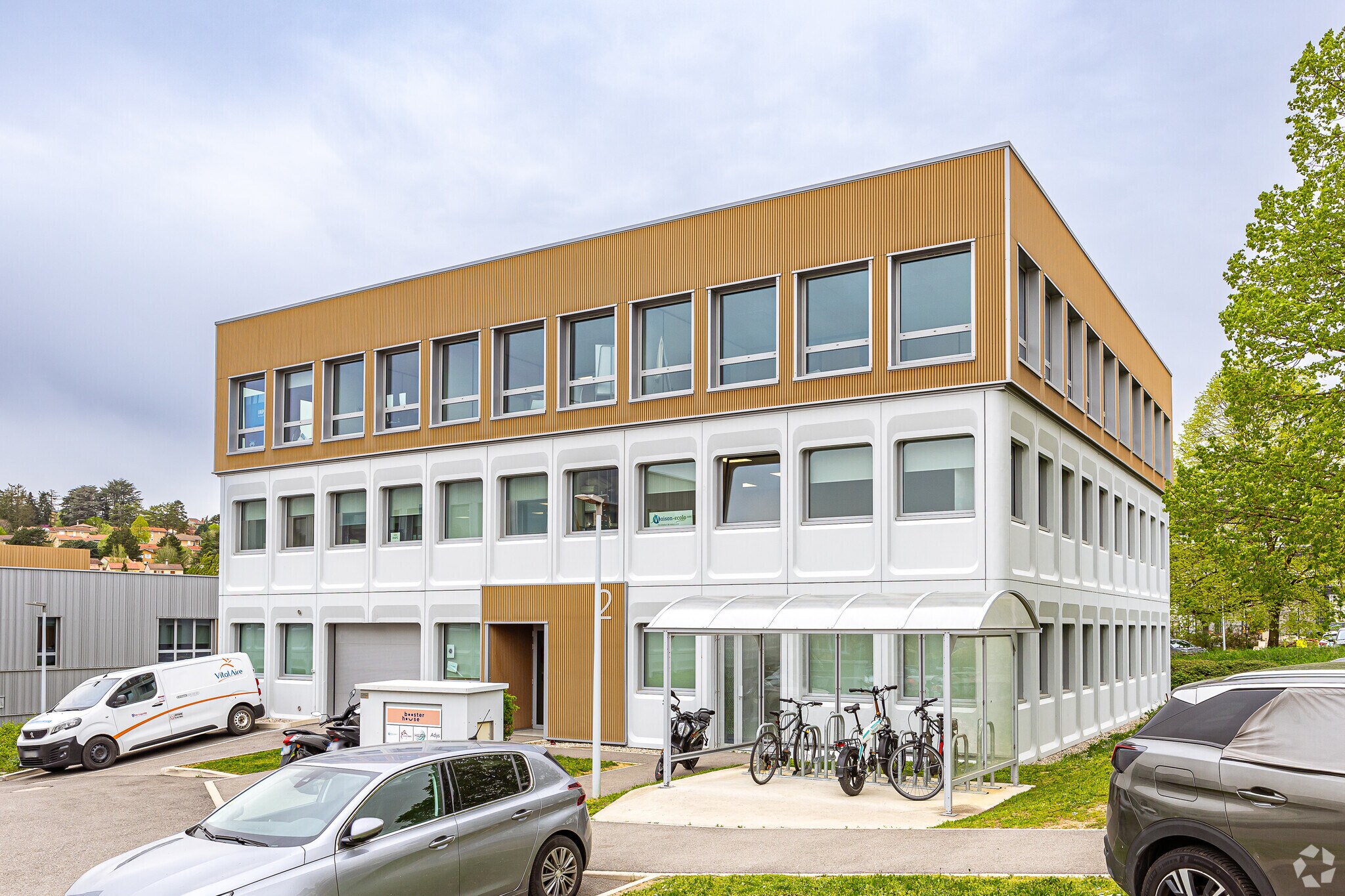 Office in Dardilly to rent Building Photo- Image 1 of 11