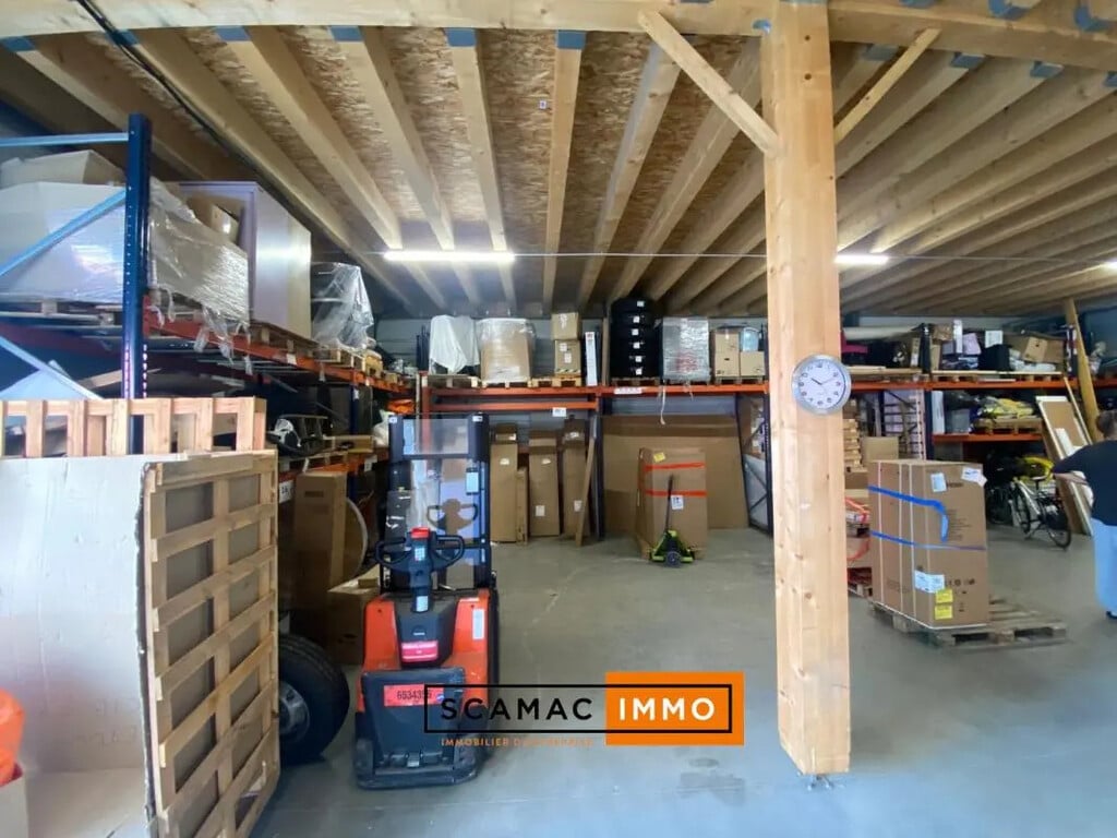Location Bureaux 360 m² - Photo 1