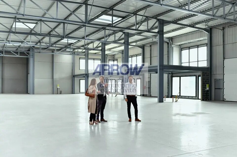 Location Local d'activités 1 800 m² - Photo 1