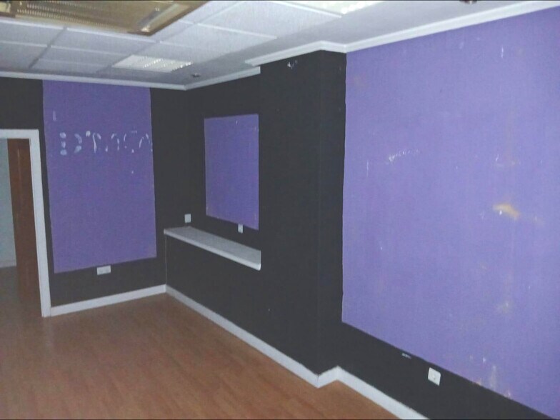 Retail in Cáceres, Cáceres to rent - Interior Photo - Image 2 of 10