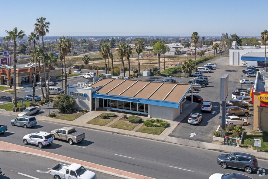 2680 Mount Vernon Ave, Bakersfield, CA for rent - Aerial - Image 3 of 5