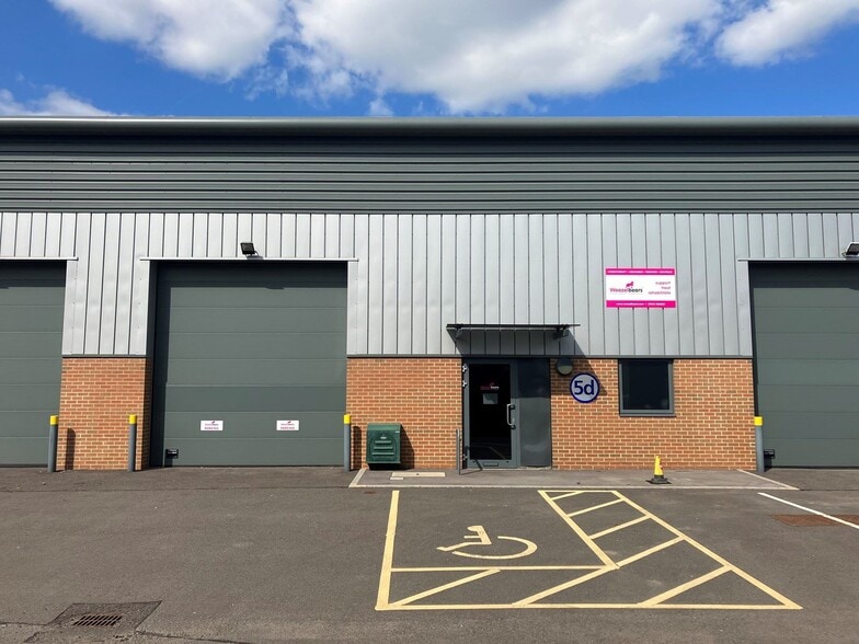 Basil Hill Rd, Didcot to rent - Building Photo - Image 2 of 3