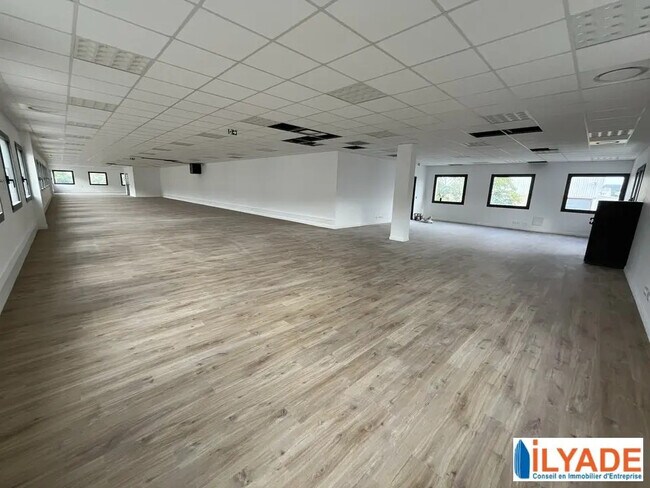 Location Bureaux 200 m² à 550 m²