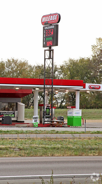 MINI STORAGE & C-STORE FOR SALE portfolio of 2 properties for sale on LoopNet.co.uk - Building Photo - Image 3 of 3