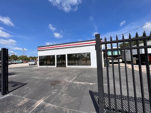 500 Ballough Rd, Daytona Beach, FL for sale - Building Photo - Image 2 of 18