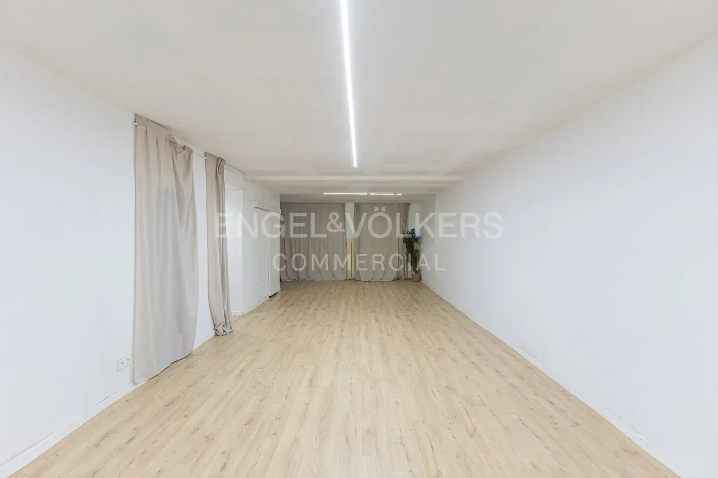 Retail in Barcelona, Barcelona to rent Interior Photo- Image 1 of 11