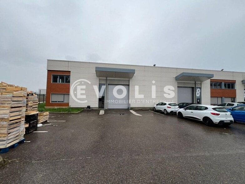 1 Rue Galilée, Saint-Priest to rent - Building Photo - Image 2 of 27
