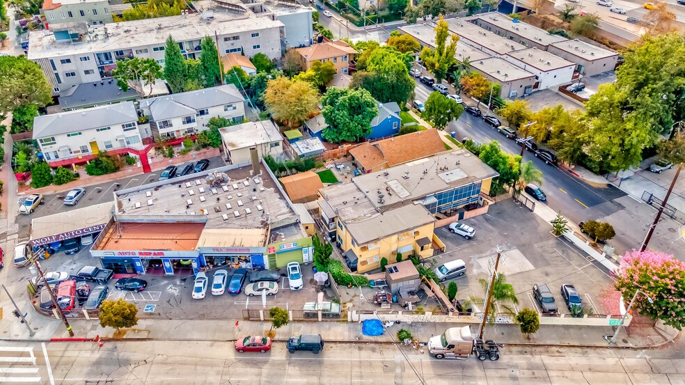 Silver Lake Retail & Multi-Family portfolio of 2 properties for sale on LoopNet.co.uk - Building Photo - Image 1 of 18