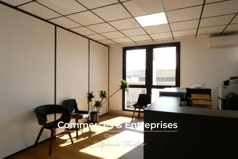 Office in Aix-en-Provence to rent - Building Photo - Image 3 of 12