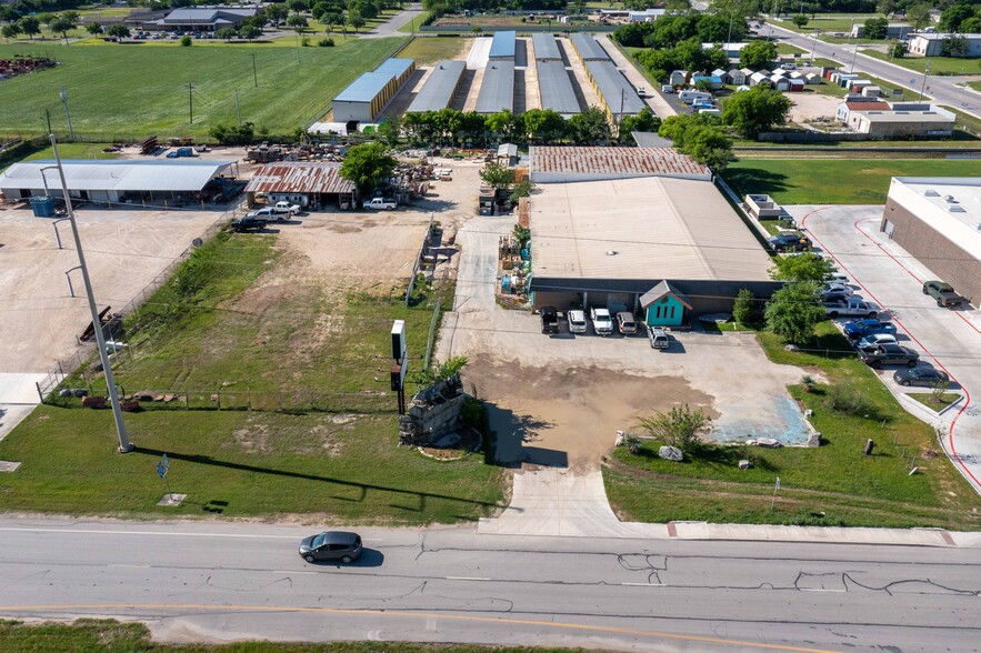 205 E IH 10 Hwy, Seguin, TX for sale - Building Photo - Image 3 of 9