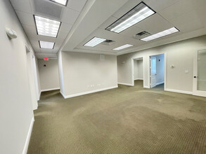 2670 Airport Rd S, Naples, FL for rent Interior Photo- Image 2 of 7