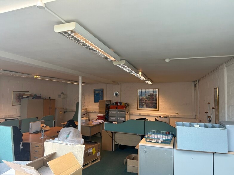 67 Westow St, London to rent - Building Photo - Image 2 of 3