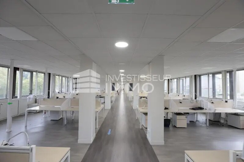 Office in Boissy-Saint-Léger to rent - Building Photo - Image 2 of 7