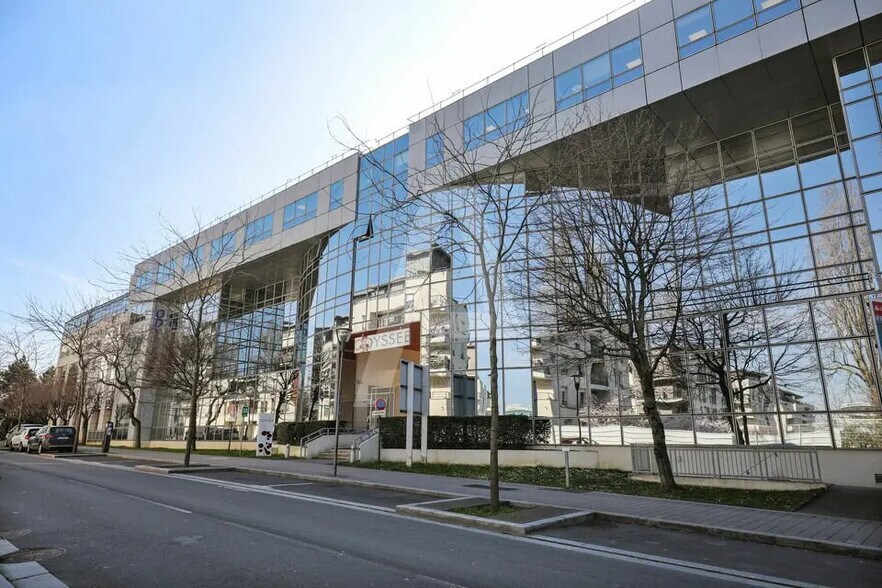 Office in Massy to rent - Building Photo - Image 1 of 6