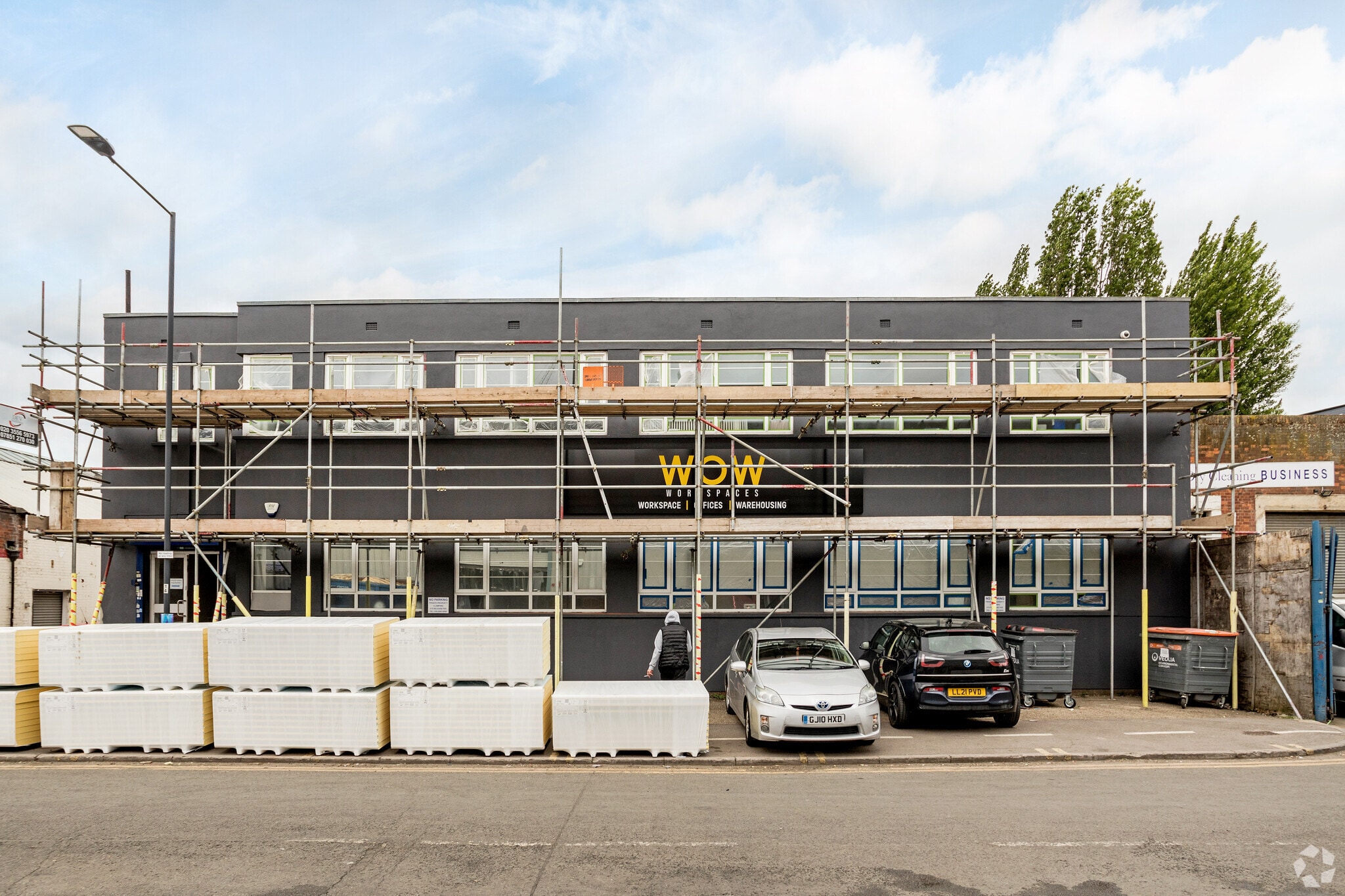 284 Water Rd, Wembley to rent Primary Photo- Image 1 of 24