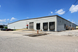 7625 National Tpke, Louisville, KY for rent Building Photo- Image 1 of 6