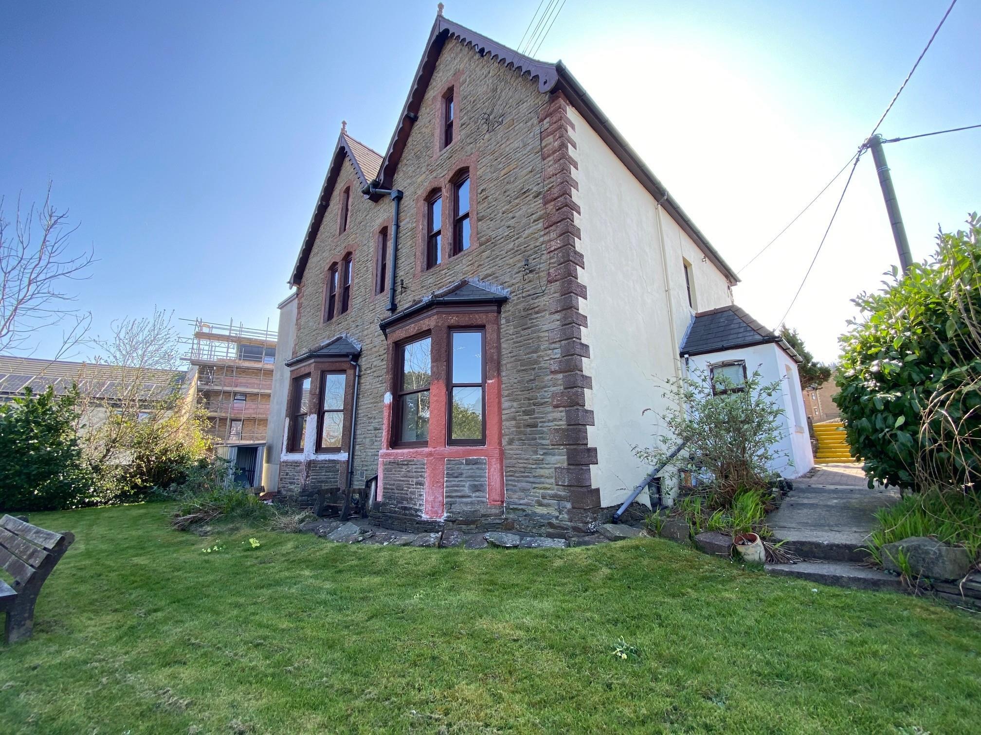 3 Mountain Rd, Caerphilly to rent Primary Photo- Image 1 of 5