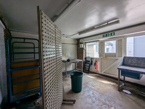 Tannery Ln, Guildford to rent Interior Photo- Image 2 of 6