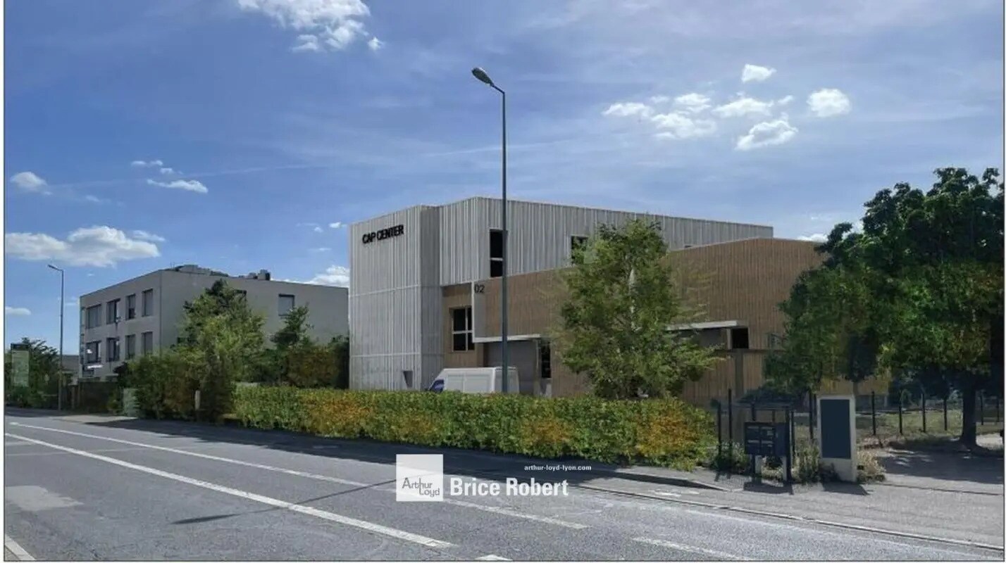 Light Industrial in Chassieu to rent Building Photo- Image 1 of 5