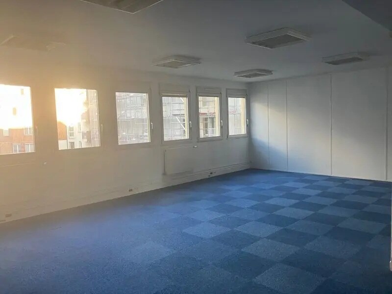 Location Bureaux 398 m² - Photo 1