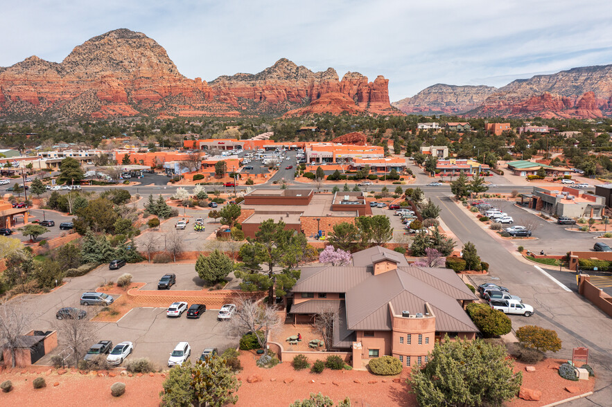 75 Kallof Pl, Sedona, AZ for rent - Building Photo - Image 3 of 54