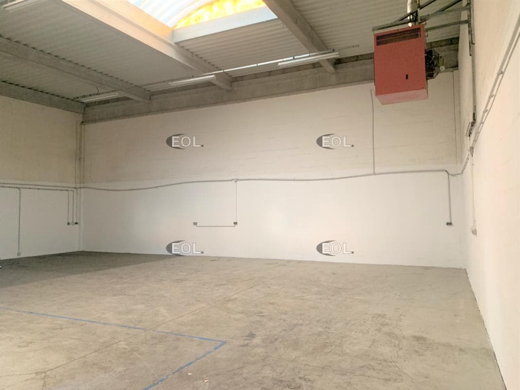 Light Industrial in Moissy-Cramayel to rent Interior Photo- Image 1 of 7