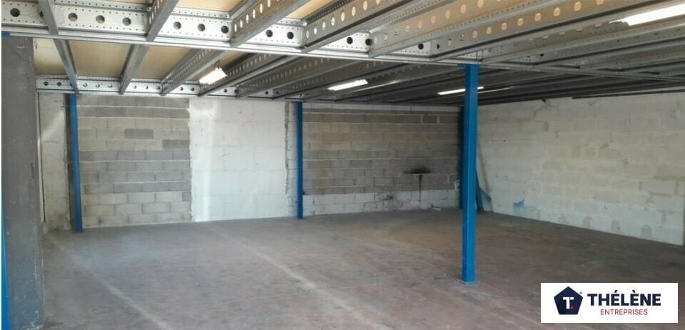 Location Local d'activités 216 m² - Photo 1
