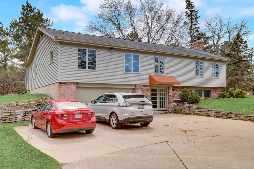 830 N Hwy 83, Delafield, WI for sale - Building Photo - Image 1 of 1