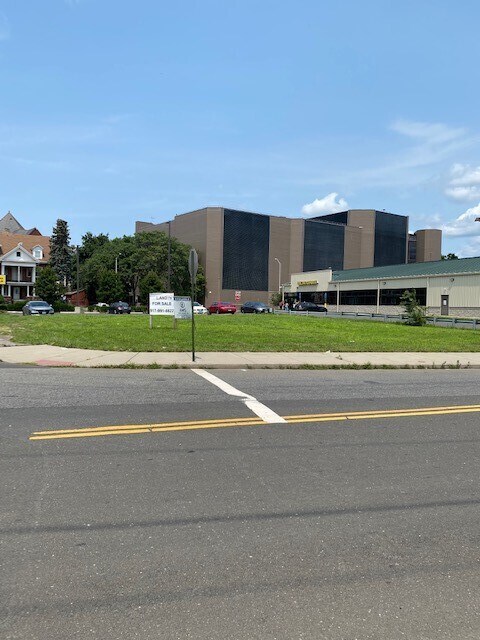 532 John St, Bridgeport, CT for sale Primary Photo- Image 1 of 1