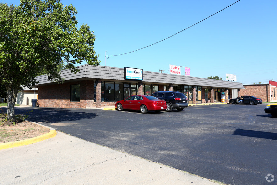 1501-1511 N Rockwell Ave, Oklahoma City, OK for rent - Primary Photo - Image 1 of 18