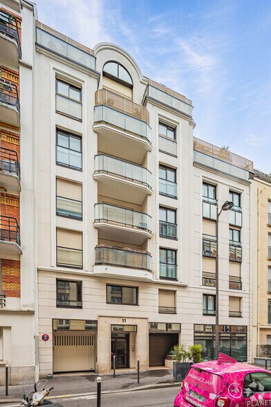 Build-to-Rent in Paris for sale - Primary Photo - Image 1 of 1