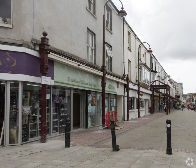 Stephney Pl, Llanelli for rent - Building Photo - Image 3 of 7