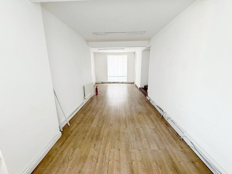 19-20 Church St, Merthyr Tydfil to rent - Interior Photo - Image 3 of 7