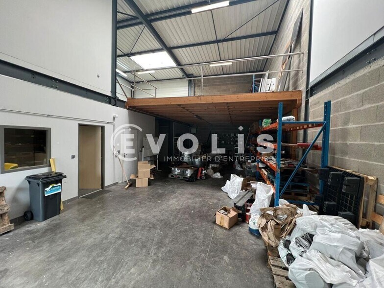 Light Industrial in Saint-Priest to rent - Interior Photo - Image 3 of 8
