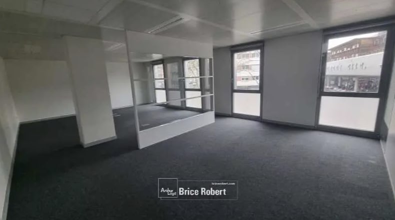 Office in Lyon to rent Interior Photo- Image 1 of 8