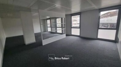 Office in Lyon to rent Interior Photo- Image 1 of 8
