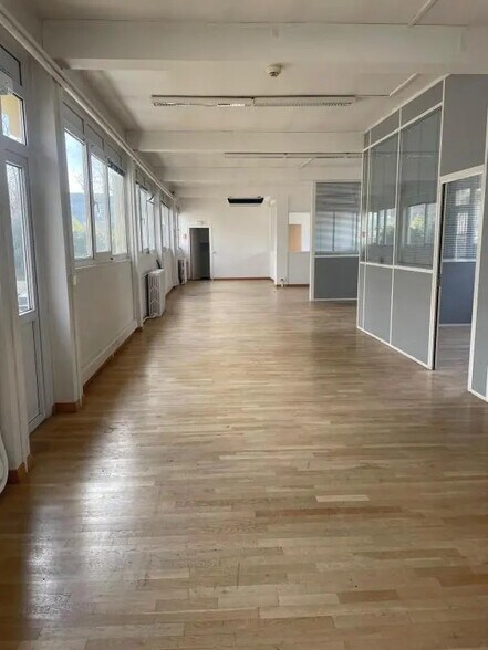 Office in Nanterre to rent - Interior Photo - Image 3 of 9