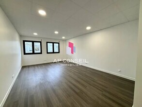 Office in Viroflay to rent Interior Photo- Image 2 of 4