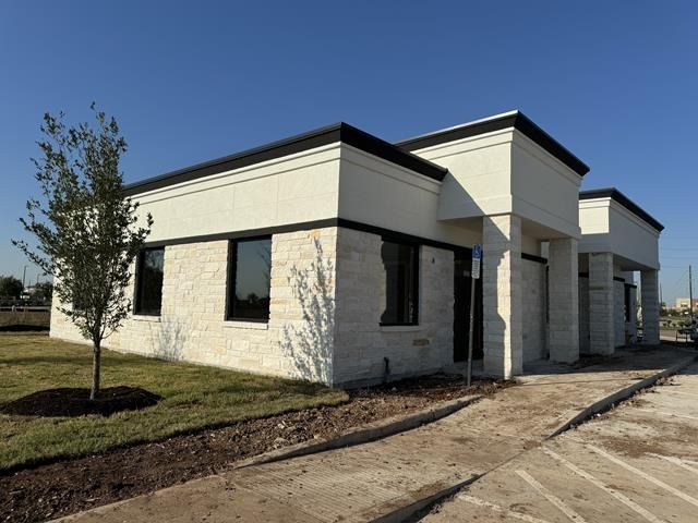 5501 Cabrera Dr, Sugar Land, TX for rent - Building Photo - Image 1 of 10