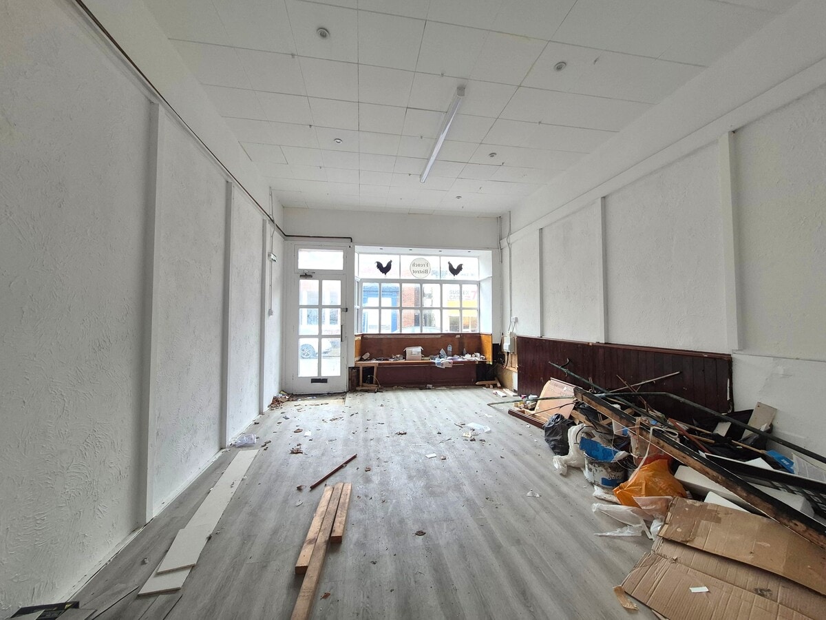 1A Pevensey Rd, Eastbourne, ESX BN21 3HJ - Unit Unit 1 - - Interior Photo - Image 1 of 3