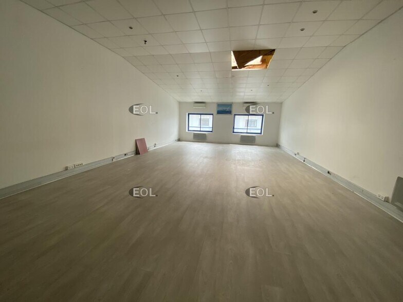 Light Industrial in Lisses to rent - Interior Photo - Image 3 of 4