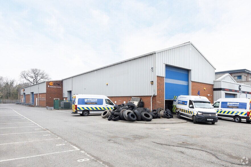 41 Balcombe Rd, Horley for sale - Primary Photo - Image 1 of 1