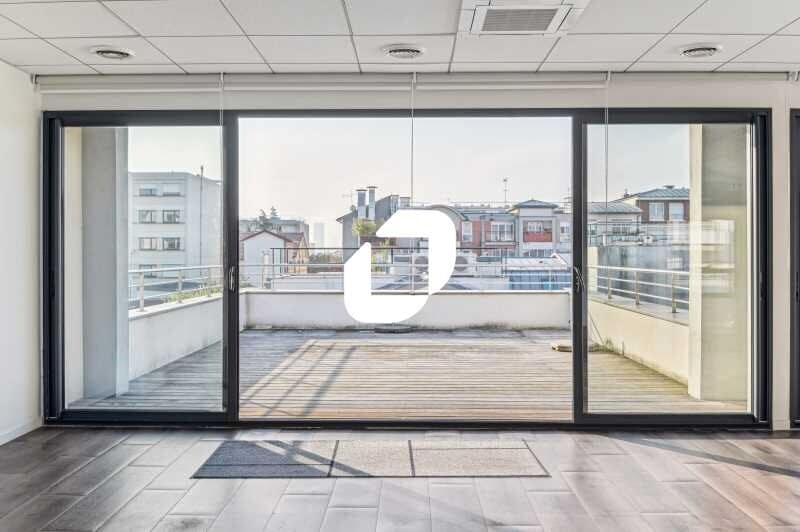 Office in Courbevoie to rent - Building Photo - Image 2 of 22