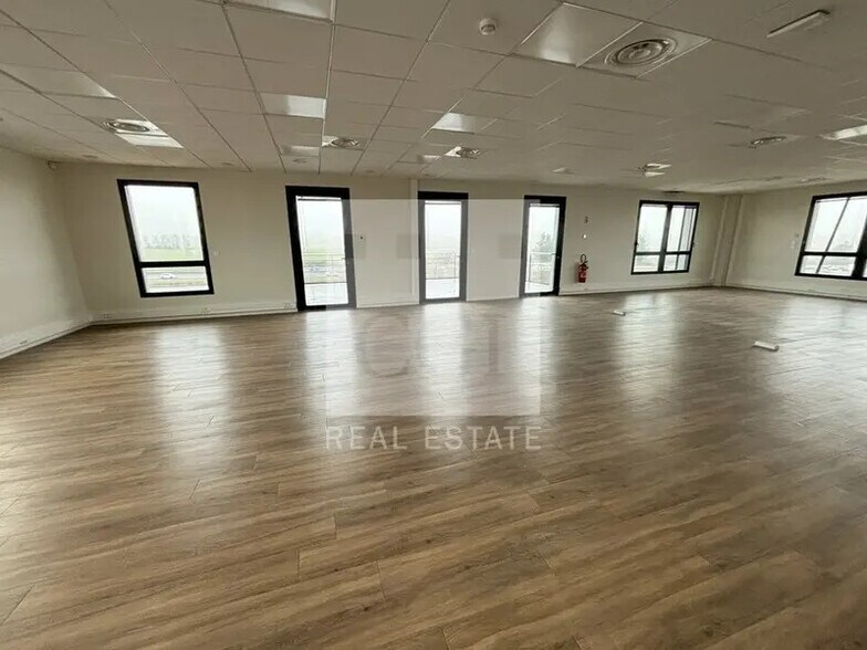 Office in Saint-Priest to rent - Building Photo - Image 3 of 20