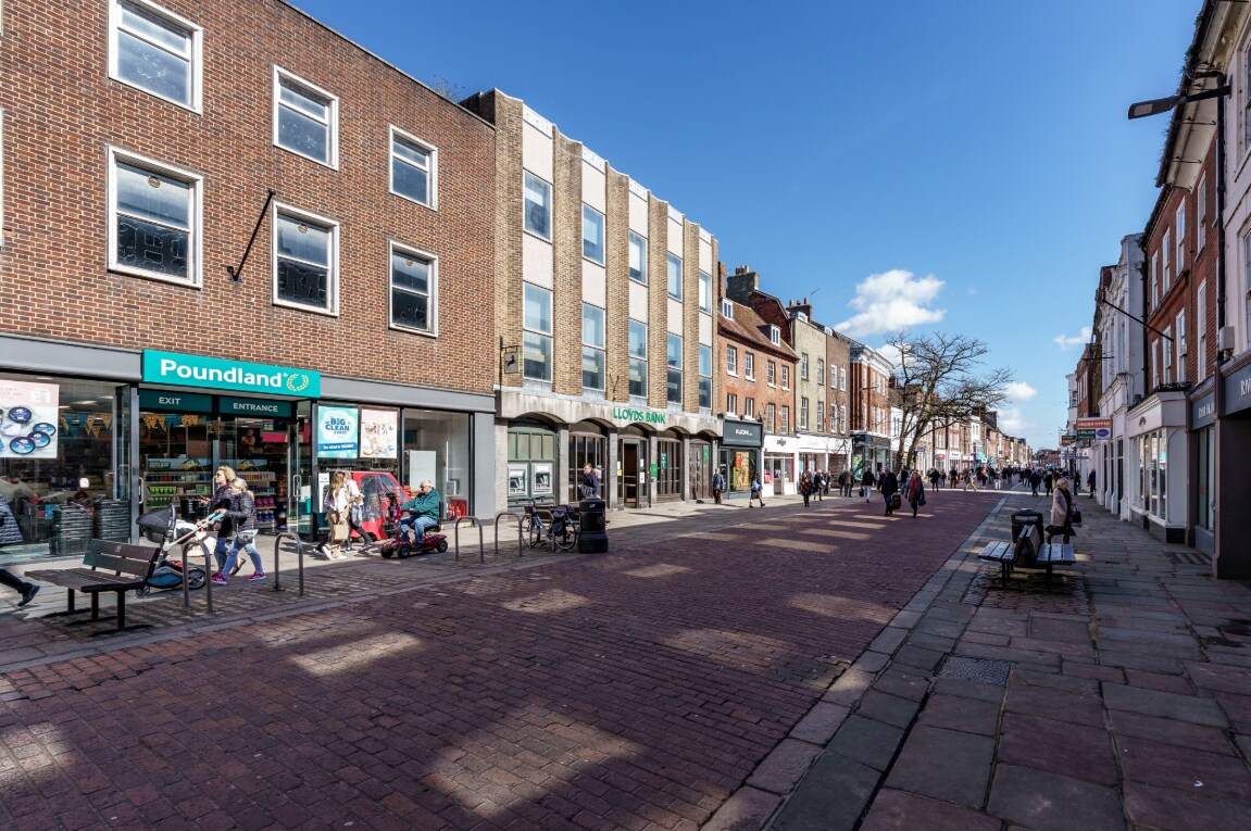 7-8 East St, Chichester to rent Primary Photo- Image 1 of 6