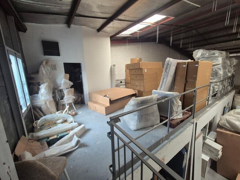 Industrial in Saint-Soupplets to rent - Interior Photo - Image 2 of 3