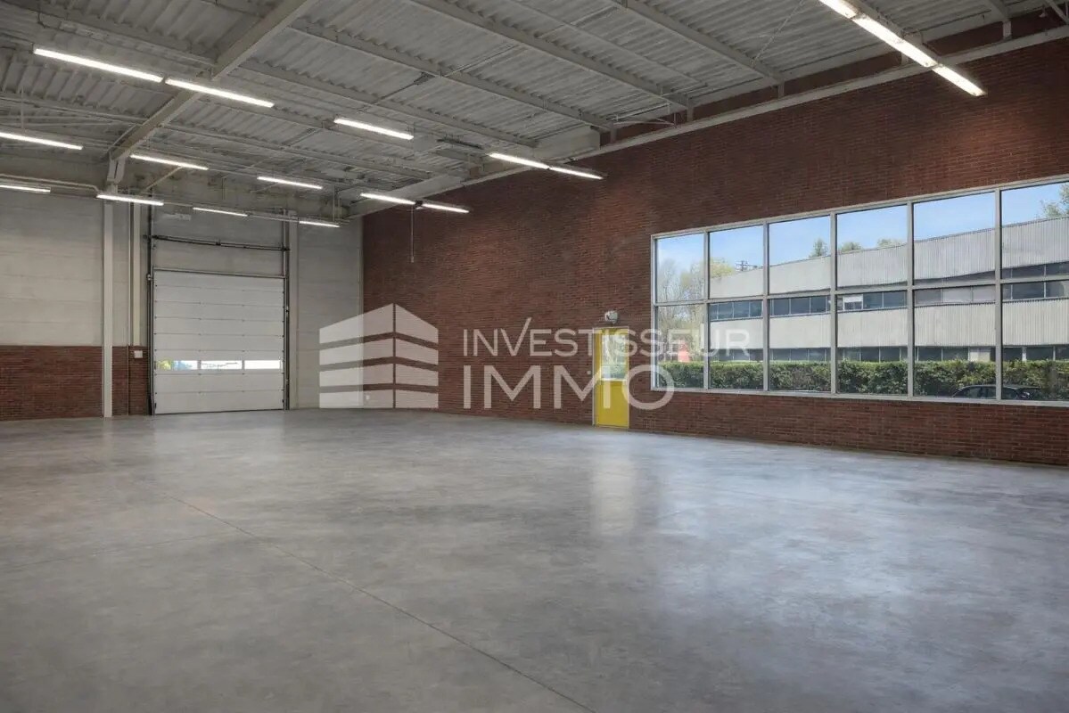 Light Industrial in Les Ulis to rent Building Photo- Image 1 of 4